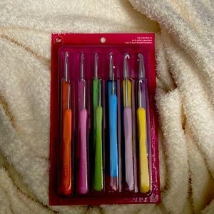 Ergo crochet hook set.